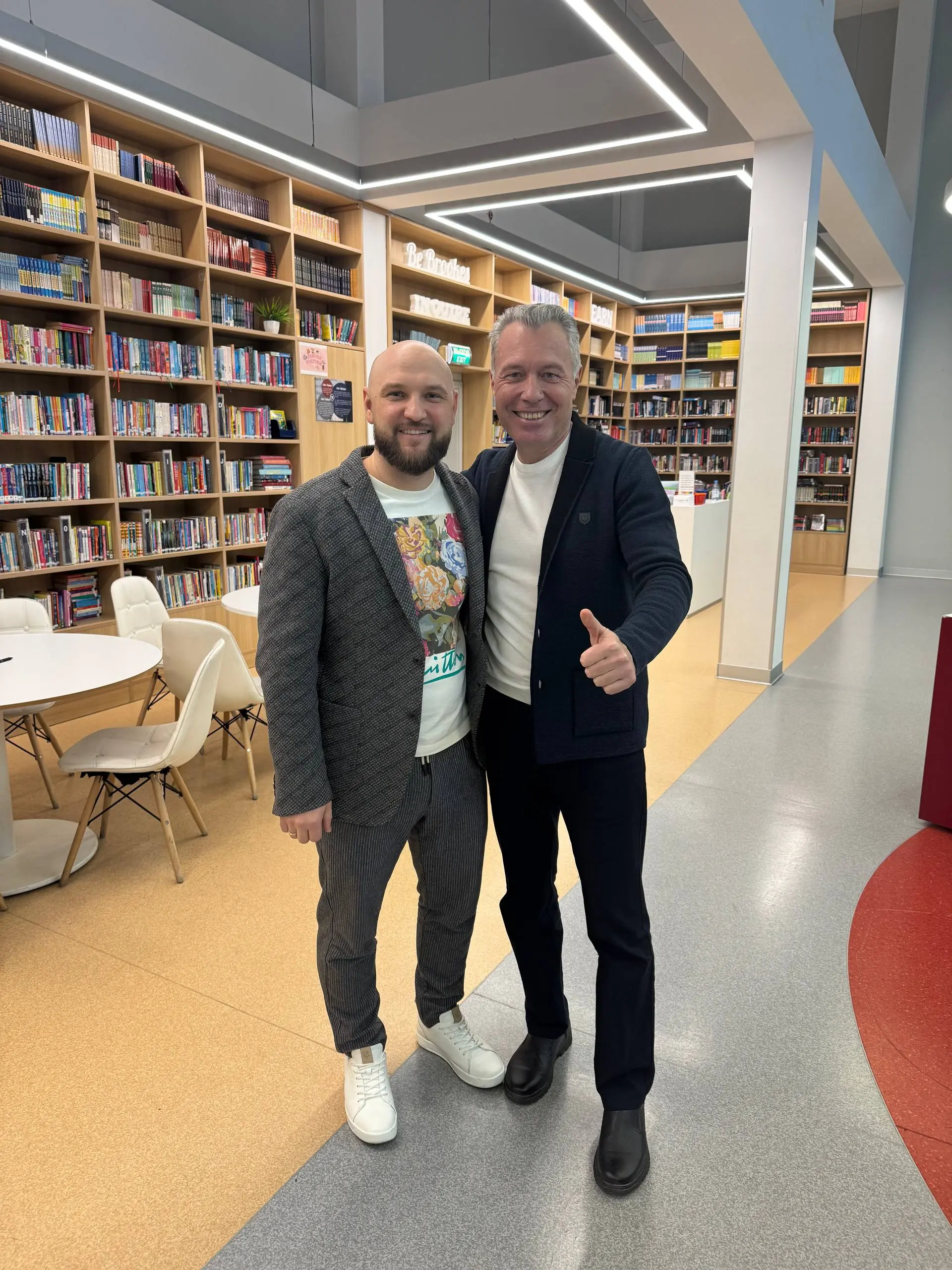 ЖИВАЯ ИСТОРИЯ: КАК НАШЕ ПРИЛОЖЕНИЕ ПОКОРИЛО САМУЮ ВАЖНУЮ АУДИТОРИЮ 👵📱👴
Вчера для меня состоялся один из самых вдохновляющих дней в жизни нашего проекта | Сетка — социальная сеть от hh.ru