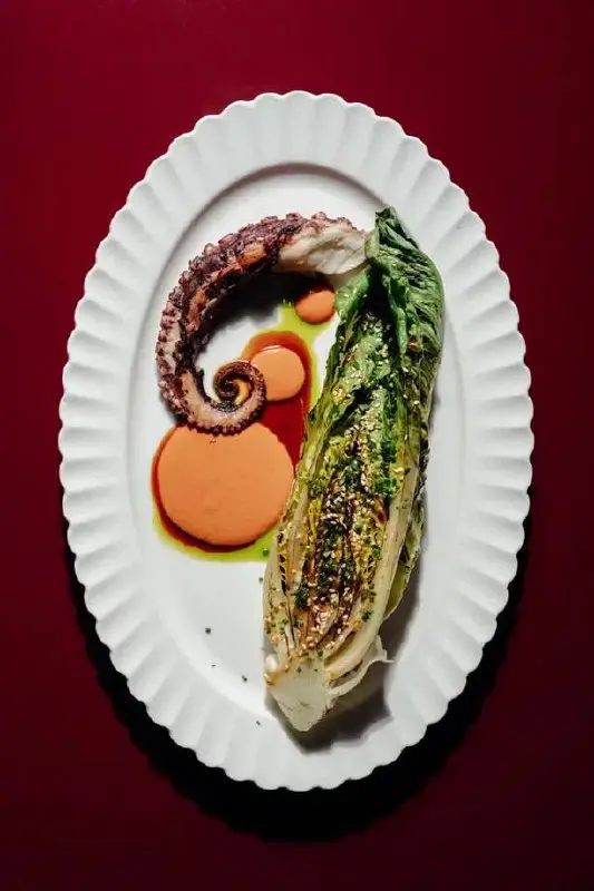 Jamaa restaurant & bar заработал на 84 этаже Москва-Сити, башня «ОКО».
Название Jamaa в переводе с суахили означает «община» или «семья» | Сетка — социальная сеть от hh.ru