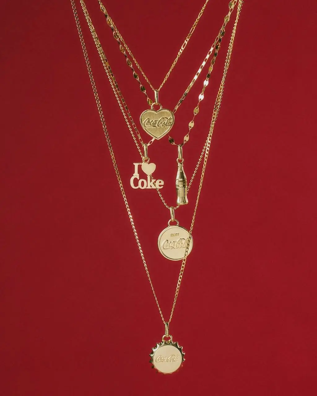 Ювелирные украшения для КОКАКОЛИКОВ выкатил бренд Yeah it’s jewelry в совместке с Coca Cola! Это шармы из 14-каратного золота в форме классической бутылки, крышечки, сердца и банки | Сетка — социальная сеть от hh.ru