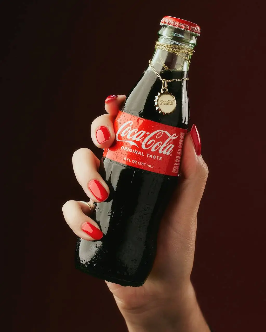 Ювелирные украшения для КОКАКОЛИКОВ выкатил бренд Yeah it’s jewelry в совместке с Coca Cola! Это шармы из 14-каратного золота в форме классической бутылки, крышечки, сердца и банки | Сетка — социальная сеть от hh.ru