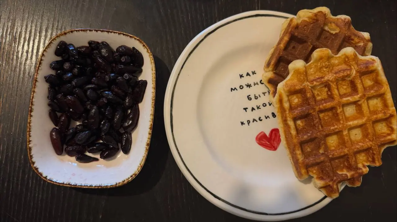 ВАФЛИ С ГРУШЕЙ
▪️1 яйцо
▪️50 греческого йогурта
▪️40 муки цз полбы
▪️15 кокосовой
▪️Разрыхлитель
▪️Ложка крахмала
▪️Груша 1 штука
Смешиваем яйцо, йогурт и натертую мелко грушу | Сетка — социальная сеть от hh.ru