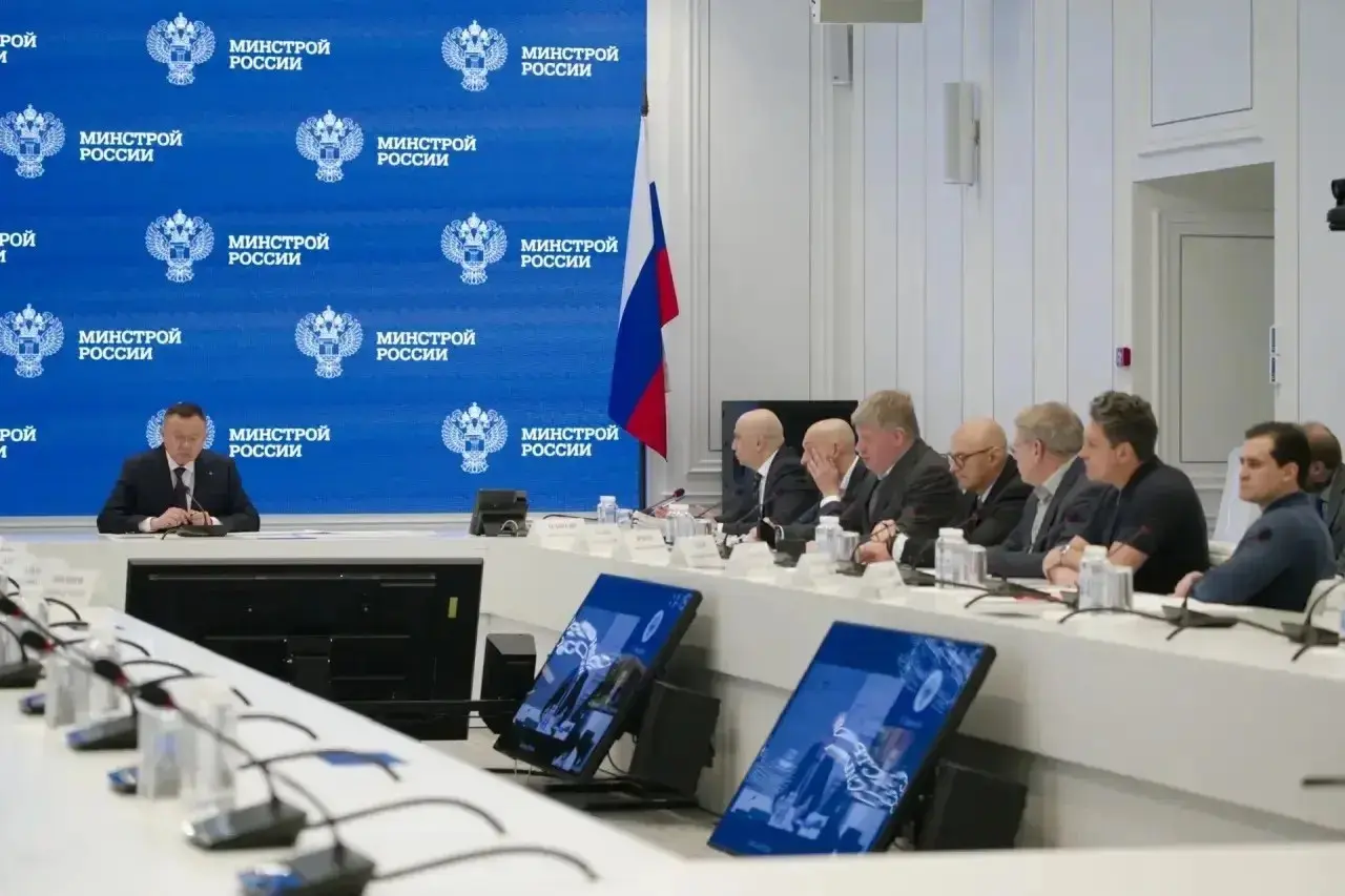 Глава Минстроя России Ирек Файзуллин провел заседание межведомственной рабочей группы по реализации мероприятий по объекту капитального строительства «ФГБУК «Академический Малый драматический театр – ... | Сетка — социальная сеть от hh.ru