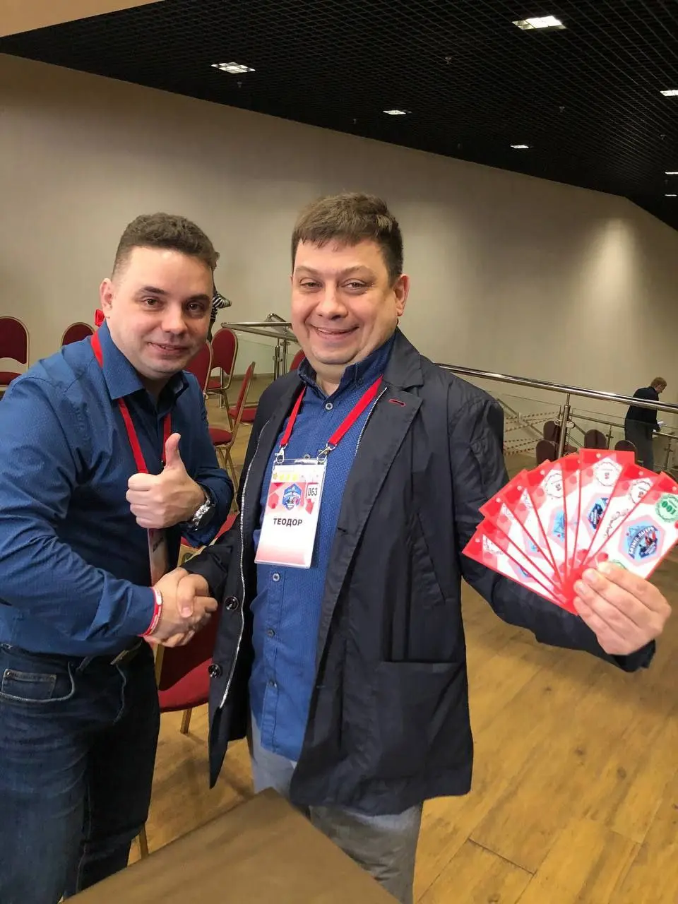 Лидерство на практике (Часть 2) 🚀💡
Как рассказывал ранее, в бизнес-лагере я придумал своё дело: Викторину 🏆
Я нашёл партнёра. Мы поделили роли: он продаёт 💼, я делаю контент 📝 | Сетка — социальная сеть от hh.ru