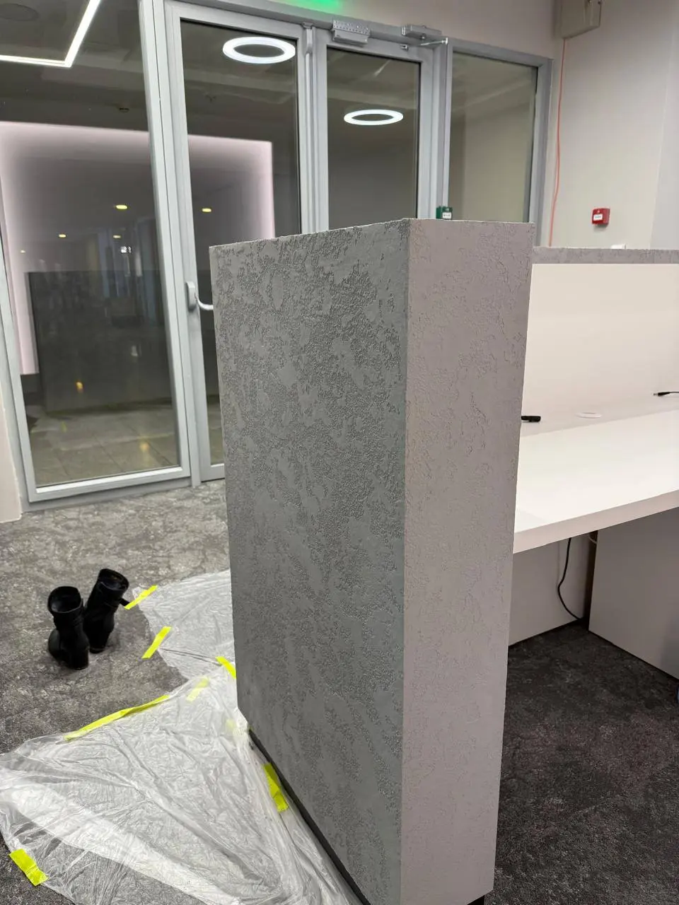 🔸 Произвели настоящее волшебство и воплотили идею Заказчиков в жизнь!
Наши ребята аккуратно и дотошно проработали каждую грань и вот результат:
Столы с фактурным декоративным покрытием уже занимают св... | Сетка — социальная сеть от hh.ru