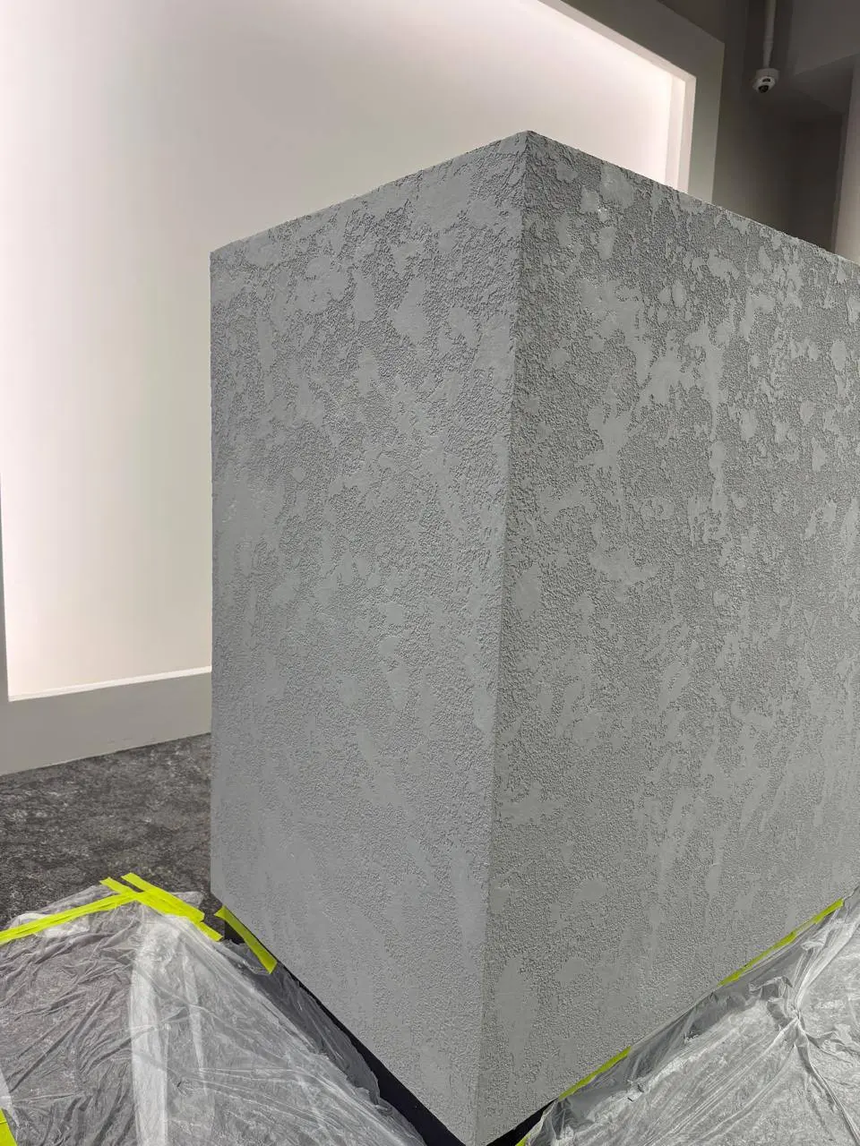 🔸 Произвели настоящее волшебство и воплотили идею Заказчиков в жизнь!
Наши ребята аккуратно и дотошно проработали каждую грань и вот результат:
Столы с фактурным декоративным покрытием уже занимают св... | Сетка — социальная сеть от hh.ru