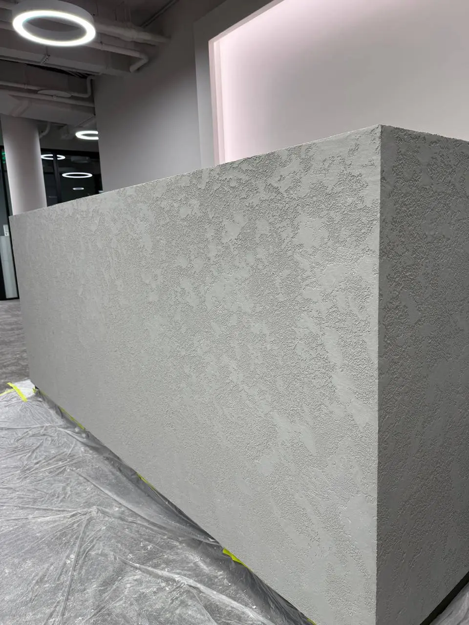 🔸 Произвели настоящее волшебство и воплотили идею Заказчиков в жизнь!
Наши ребята аккуратно и дотошно проработали каждую грань и вот результат:
Столы с фактурным декоративным покрытием уже занимают св... | Сетка — социальная сеть от hh.ru