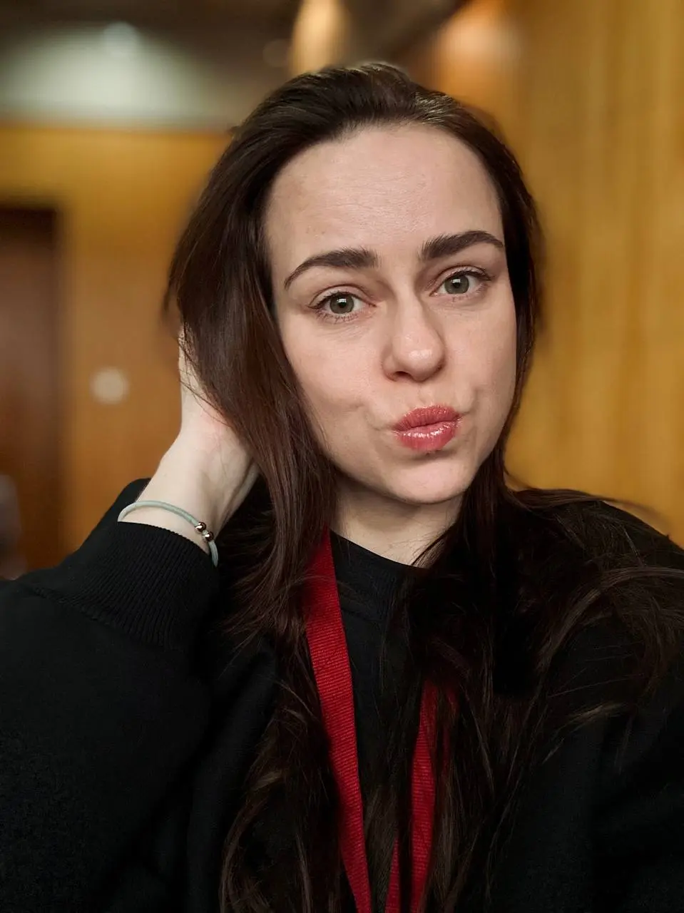 Кто я?
В последнее время этот вопрос я задаю себе так часто, что уже сама хочу расставить все точки над I | Сетка — социальная сеть от hh.ru