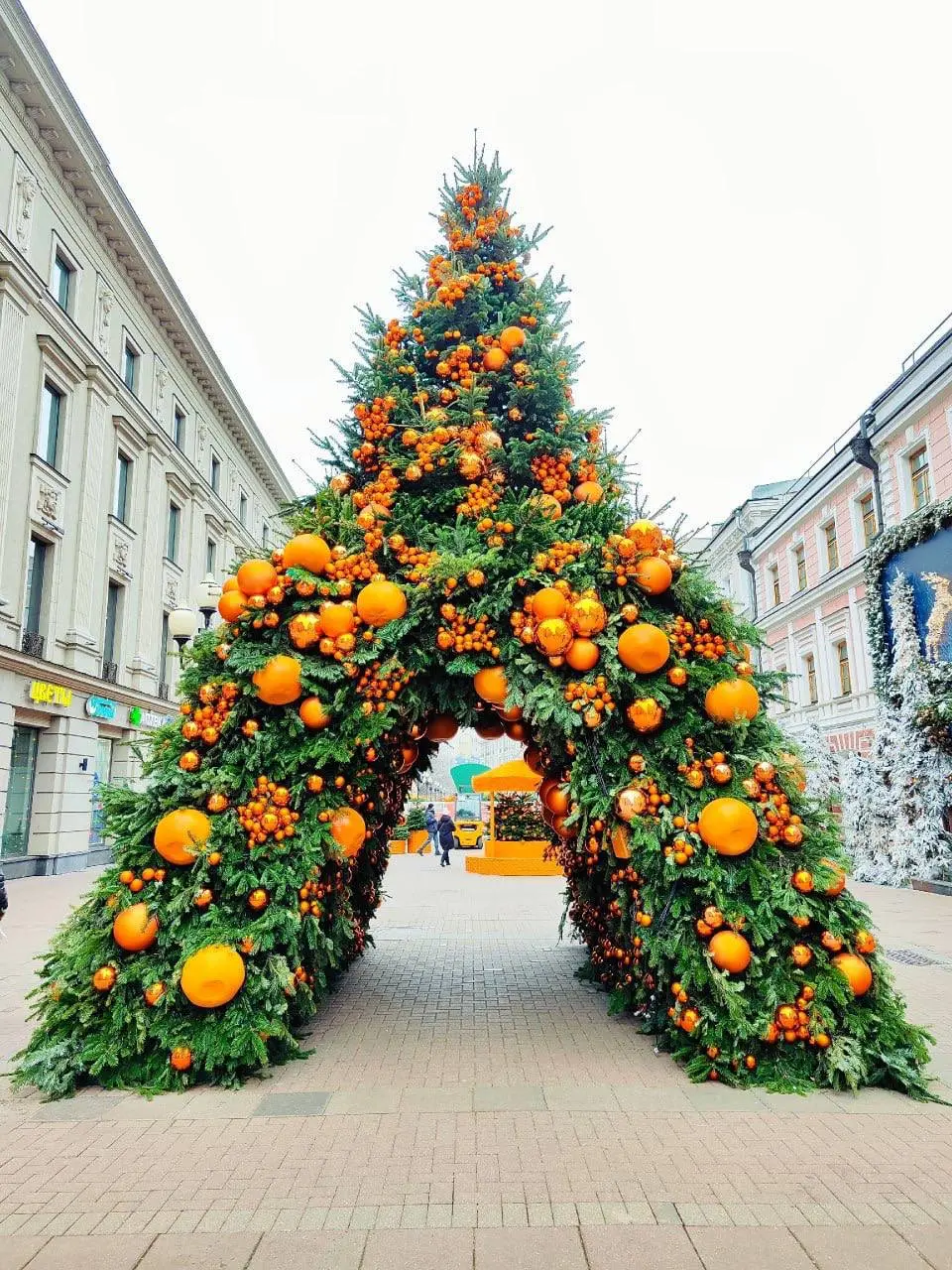 🍊Мандариновая атмосфера на Арбате
А у вас мандарины ассоциируются с Новым Годом?
😍 — Да
😁 — Нет
📲Подпишитесь на Вдвижении
#бесплатно
В этом посте были ссылки, но мы их удалили по правилам Сетки | Сетка — социальная сеть от hh.ru