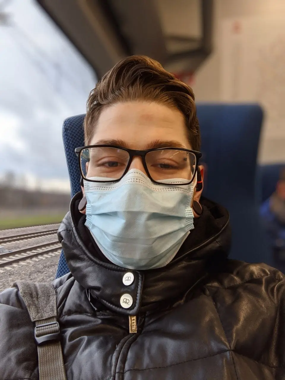 Пока ищется работа закидываю новую серию:
Сезон: 3, Серия: 1 | Сетка — социальная сеть от hh.ru