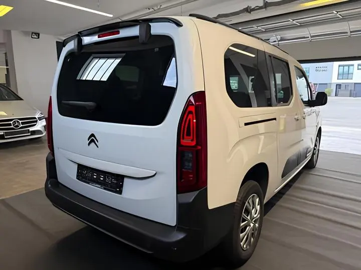 🚘Citroën Berlingo XL
Когда семье нужно ВСЁ и сразу
Давно хотел показать по-настоящему удачный вариант до 160 л.с | Сетка — социальная сеть от hh.ru