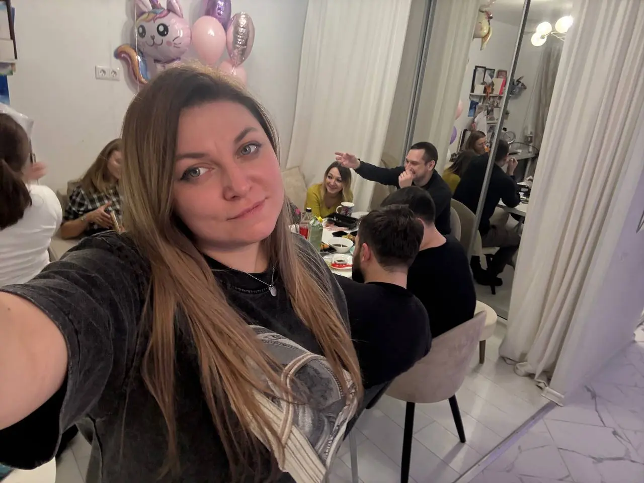 Вчера мы собрались всей нашей большой семьёй, чтобы поздравить Веронику с её девятилетием.
Ещё один уютный домашний вечер в копилку | Сетка — социальная сеть от hh.ru