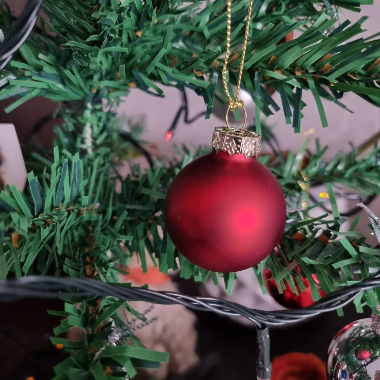 🎄 Спасая декабрь: мой ритуал против усталости конца года ⭐️
Декабрь - конец года, силы на исходе. Поэтому я начинаю наряжать всё к Новому году заранее. В прошлом году 15 ноября, в этом - 30 ноября | Сетка — социальная сеть от hh.ru