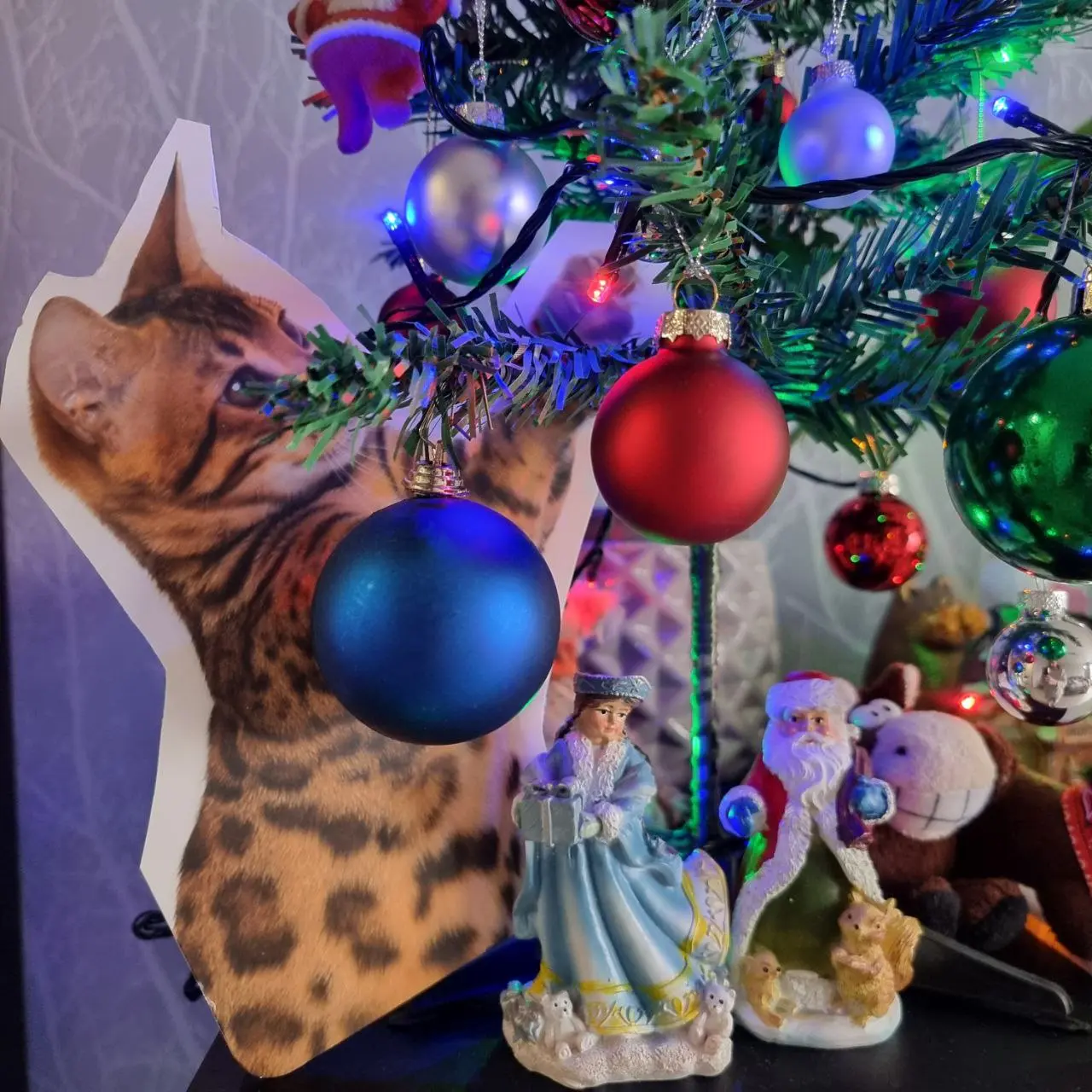 🎄 Спасая декабрь: мой ритуал против усталости конца года ⭐️
Декабрь - конец года, силы на исходе. Поэтому я начинаю наряжать всё к Новому году заранее. В прошлом году 15 ноября, в этом - 30 ноября | Сетка — социальная сеть от hh.ru