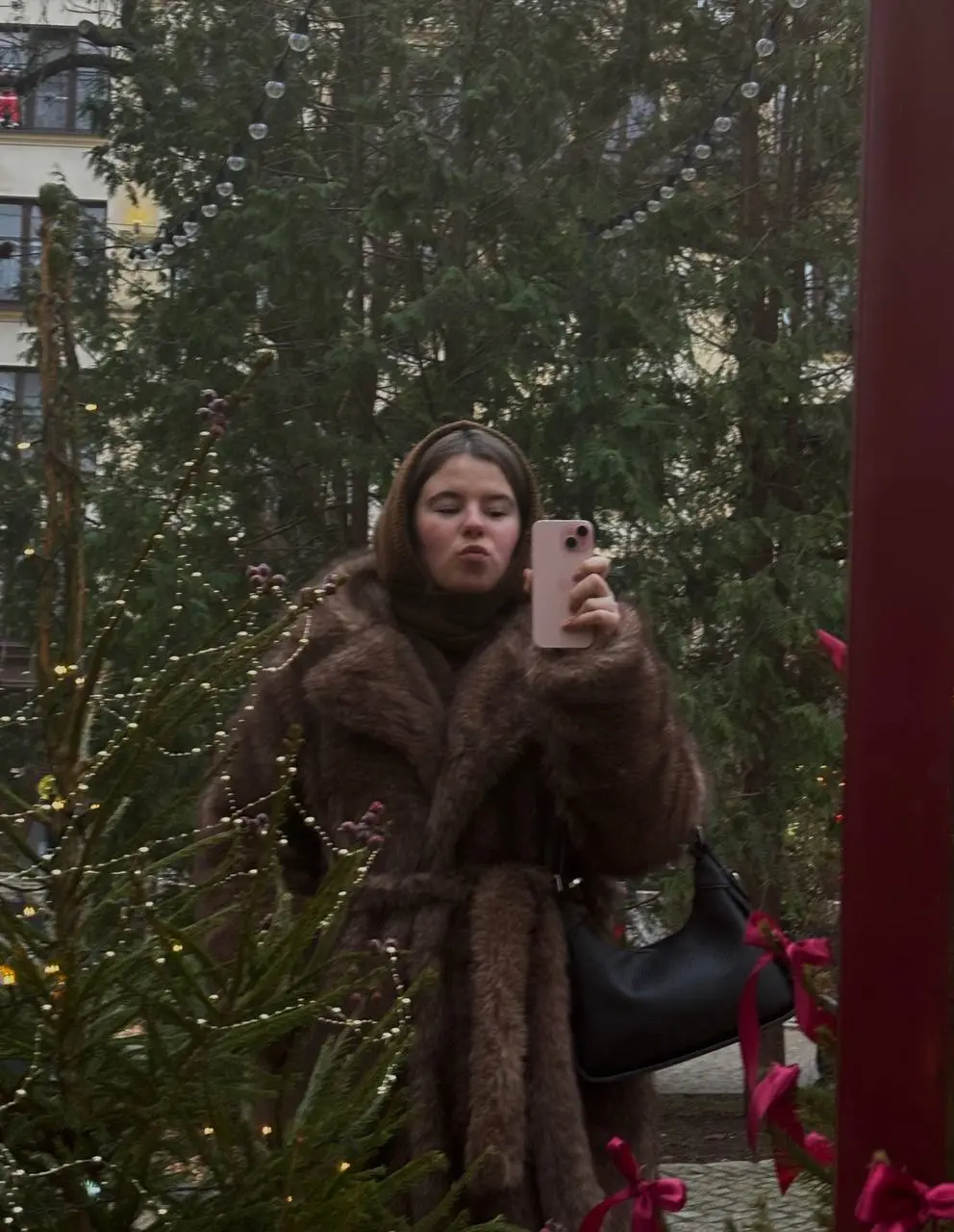 🎄 Неформальное общение — недооценённый ресурс команды  
Чем дольше работаю, тем сильнее замечаю:
команду держат не только процессы и встречи,
но и неформальные моменты | Сетка — социальная сеть от hh.ru