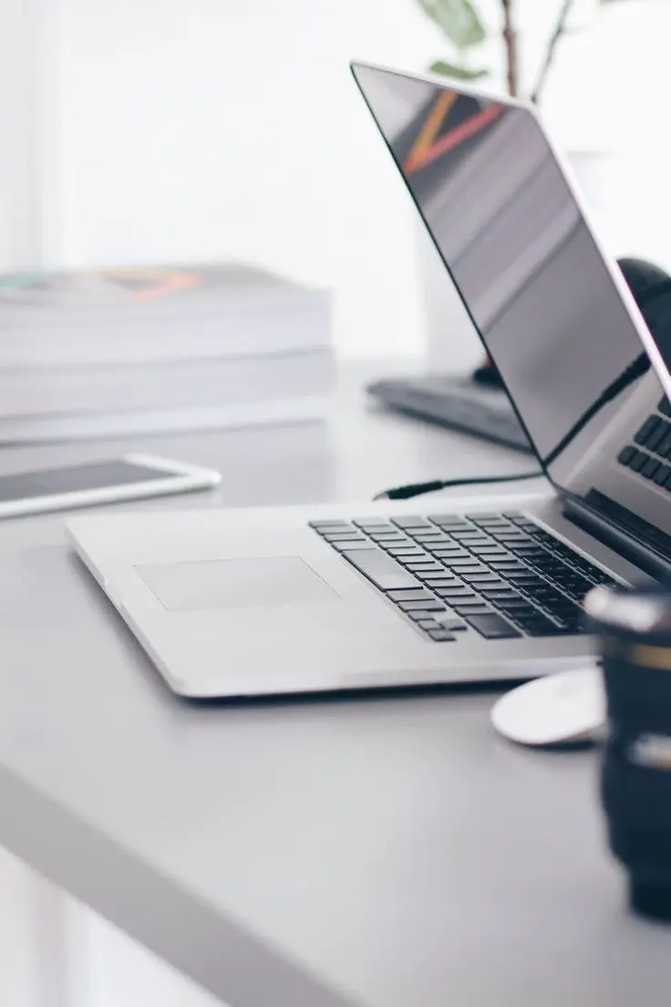 💻 Новый законопроект: дистанционная работа для льготных сотрудников
В Госдуму внесли инициативу, которая может изменить подход к организации труда в компаниях:
некоторые категории сотрудников смогут т... | Сетка — социальная сеть от hh.ru