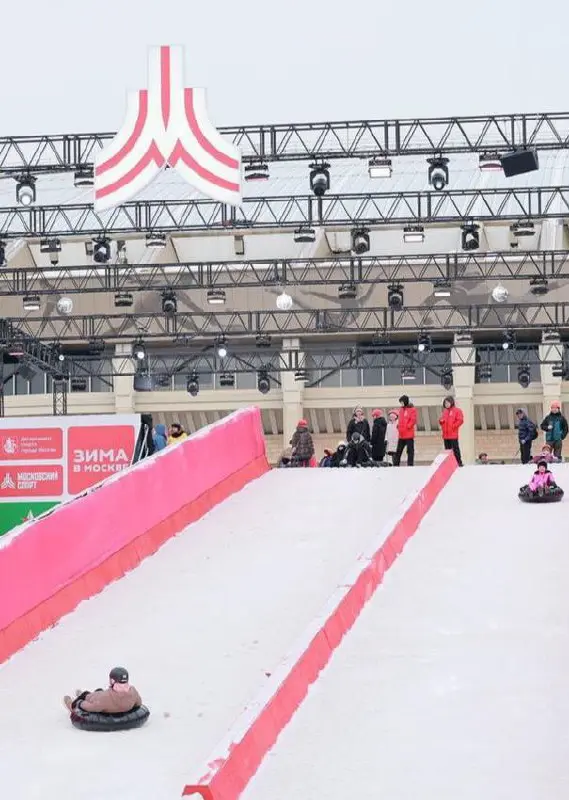 🏂В Лужниках открывается бесплатная горка для тюбингов и сноубордов
С 5 декабря
Новое в этом сезоне: впервые заработает бугельный подъём для тюбингов | Сетка — социальная сеть от hh.ru