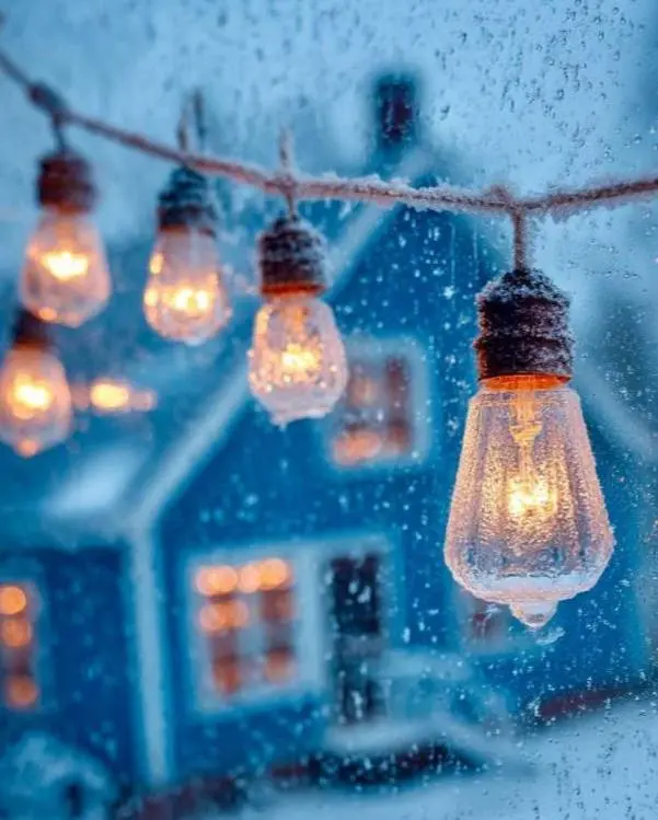 Почему в декабре усиливается самокритика
Заметили, как в последние недели года внутренний критик вдруг просыпается с новой силой? Начинает придирчиво считать: сколько целей достигнуто, сколько поездок... | Сетка — социальная сеть от hh.ru