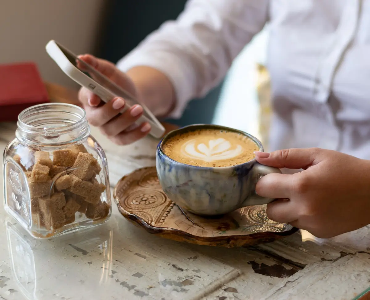 ТЕЗИСНО О ГЛАВНОМ | Сетка — социальная сеть от hh.ru