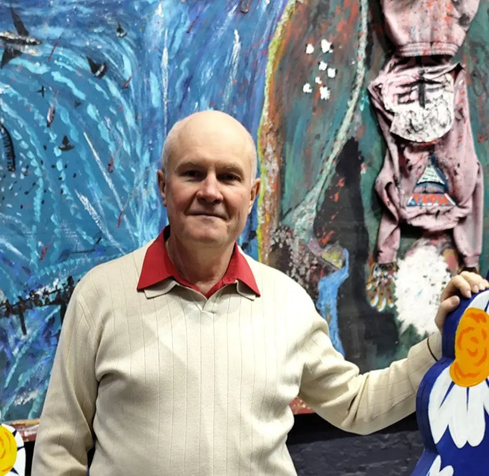 Как выйти из постоянной тревоги, которая тянется от самого рождения 

Вы знаете это ощущение:  
Где-то в районе солнечного сплетения будто открывается невидимая воронка.  
Она не кричит. Она всасывает | Сетка — социальная сеть от hh.ru