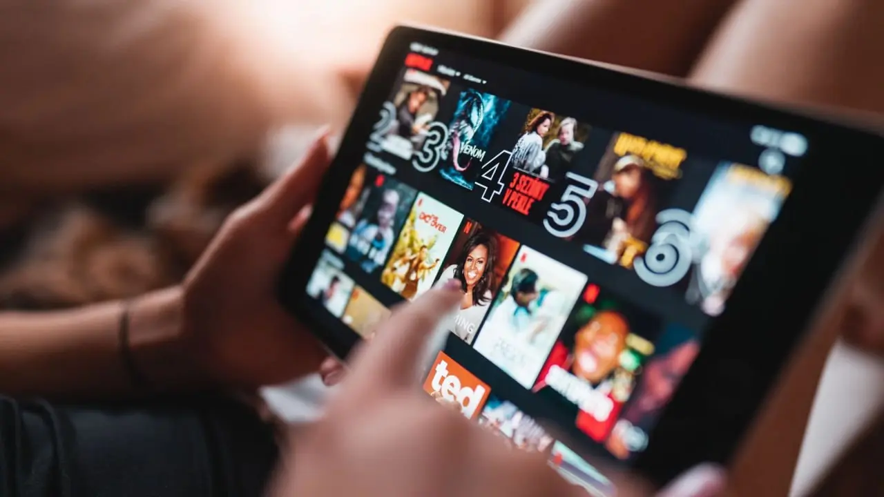 Netflix тихо отключил функцию трансляции со смартфона
Если вы привыкли кастить фильмы и сериалы с телефона на ТВ или Chromecast — есть неприятный апдейт | Сетка — социальная сеть от hh.ru