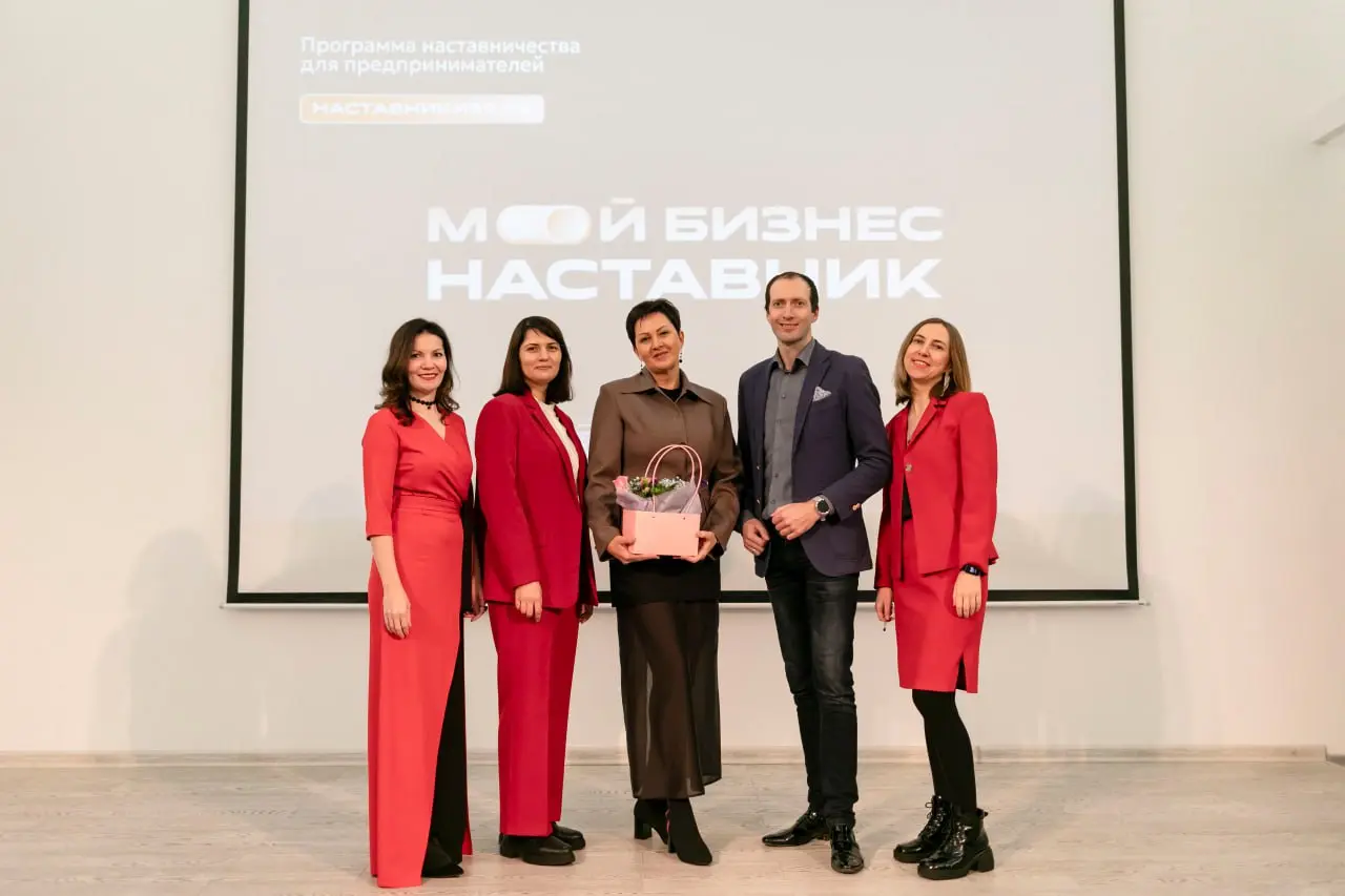 📸 Делюсь фотографиями с выпускного дня в программе "Мой бизнес - наставник".
Мы отлично провели время, поздравили нашего наставника Людмилу Виноградову, пообщались с командой и другими участниками | Сетка — социальная сеть от hh.ru