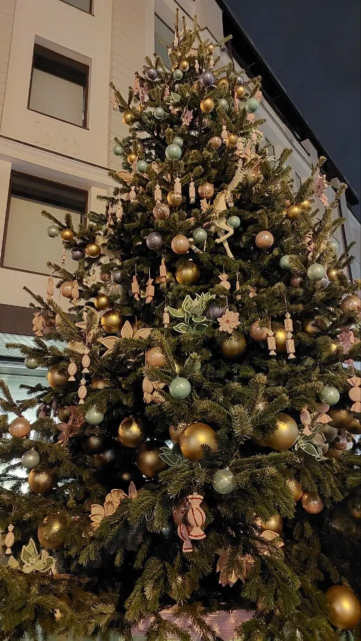🍭🎄🍭Новогоднее настроение для команды: 10 способов поздравить без большого бюджета
Привет, предприниматели! С вами Алина Злобина, ваш HRBP, который помогает компаниям становиться сильнее | Сетка — социальная сеть от hh.ru
