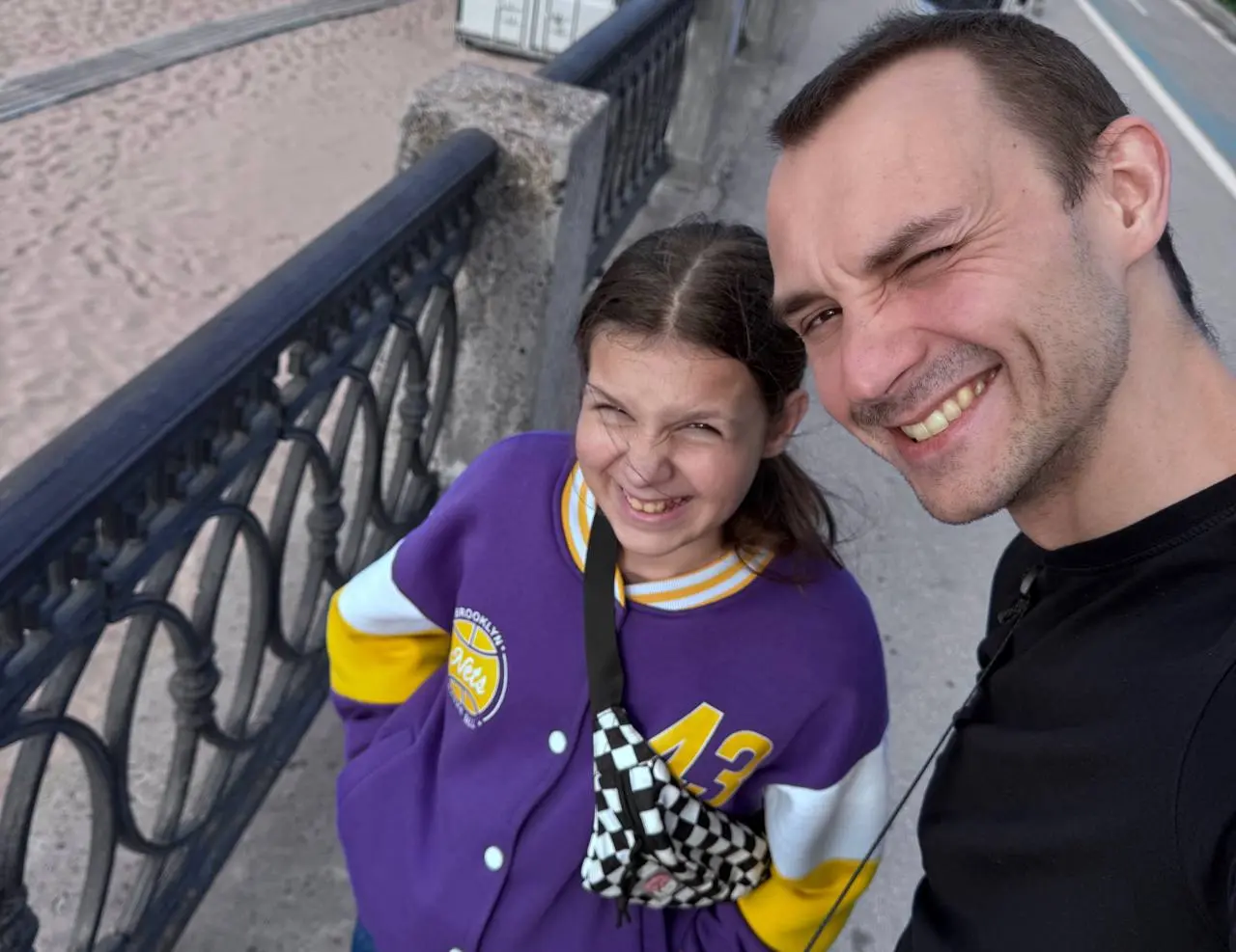 А у меня сегодня праздник.
Моей Доче сегодня 11 лет.
И она, если честно, самое лучшее, что у меня вообще в жизни получилось.
Летом был такой разговор | Сетка — социальная сеть от hh.ru