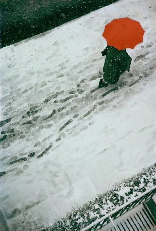 Захотелось сегодня про искусство 👩‍🎨🎨
Не так давно случайно открыла для себя Сола Лейтера и как-то зацепили сначала его снимки, а потом и история творчества | Сетка — социальная сеть от hh.ru