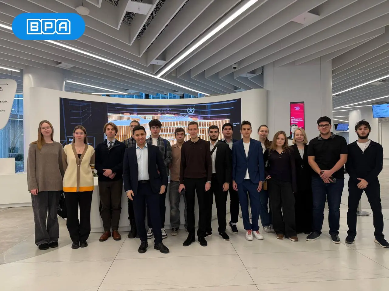 Делегация ВШГА МГУ в кластере «Ломоносов»
✌️ На прошлой неделе мы вновь встречали гостей в офисе: к нам в гости приехала делегация ВШГА МГУ | Сетка — социальная сеть от hh.ru