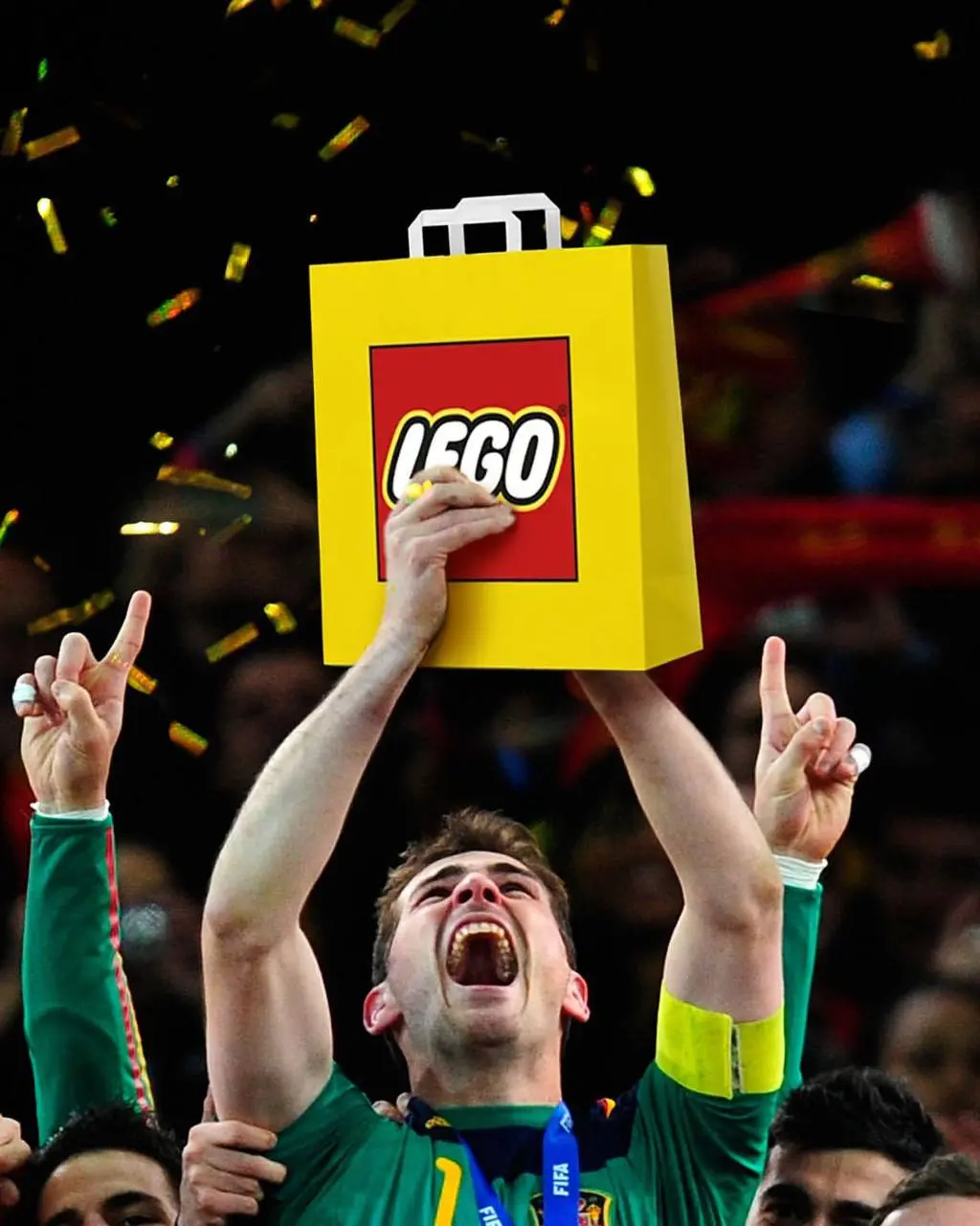✍️Кубик в кубе. LEGO представил конструктор в виде Кубка Мира. Купить кубок почти из трех тысяч кубиков можно будет в марте за 179,9$ | Сетка — социальная сеть от hh.ru