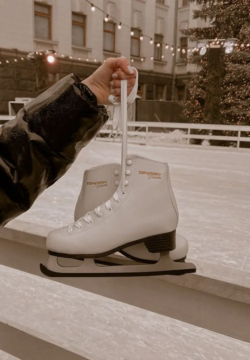 ⛸ Бесплатный каток «Полярный»
До 1 марта
ежедневно с 10:00 до 22:00
Размер катка составляет 800 квадратных метров | Сетка — социальная сеть от hh.ru