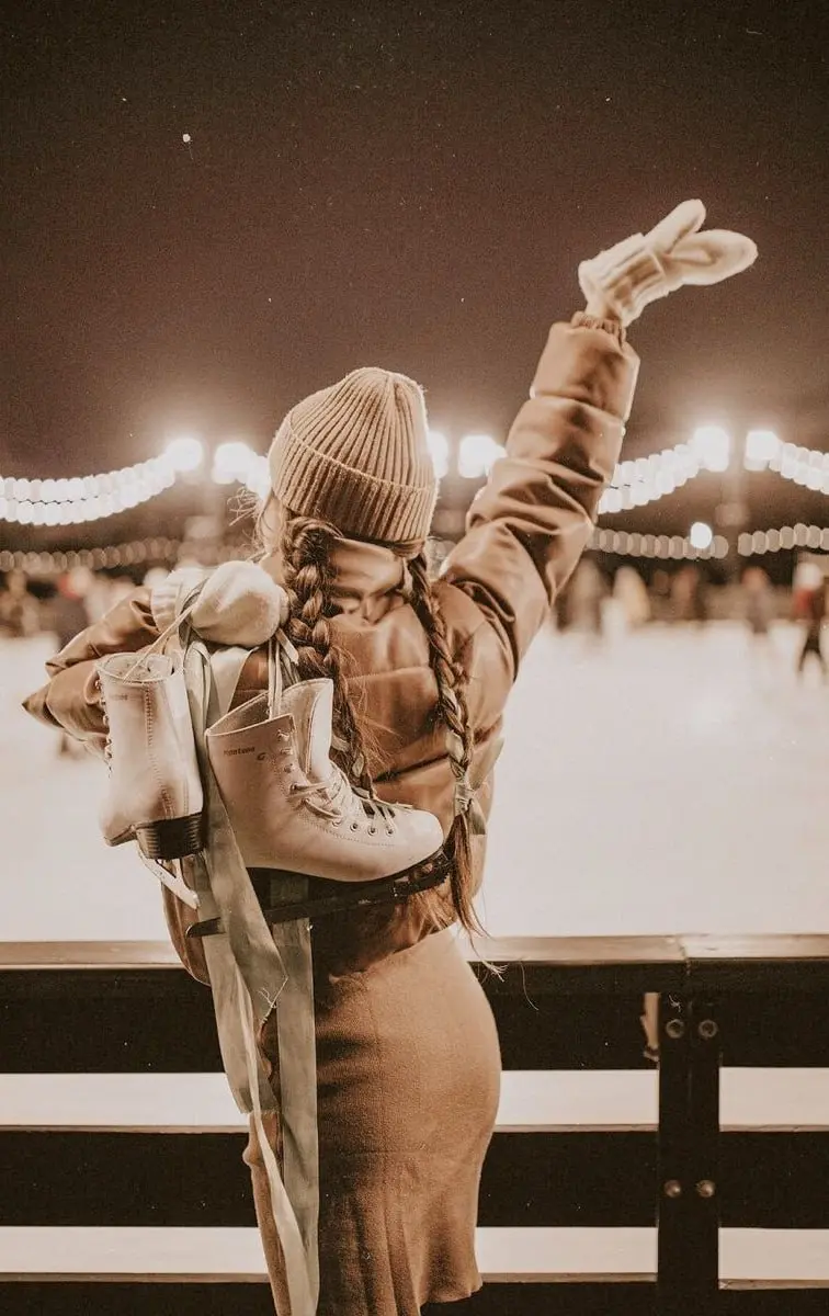 ⛸ Бесплатный каток «Полярный»
До 1 марта
ежедневно с 10:00 до 22:00
Размер катка составляет 800 квадратных метров | Сетка — социальная сеть от hh.ru