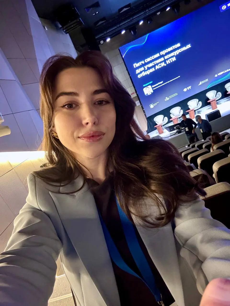 Вот это по-настоящему «Катя презентует с Presentologi»
Сегодня была на в форуме «Технологии нового времени», даже побывала на сцене ⭐️
Кстати, когда-то в найме я регулярно участвовала в конференциях и... | Сетка — социальная сеть от hh.ru
