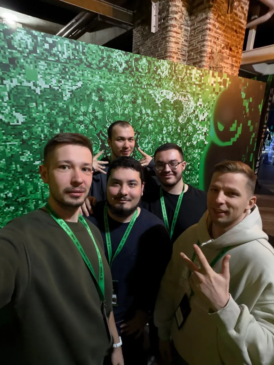 НольНочей
Итак, около недели назад случилась и в тот же день завершилась воскресшая конференция ZeroNights | Сетка — социальная сеть от hh.ru