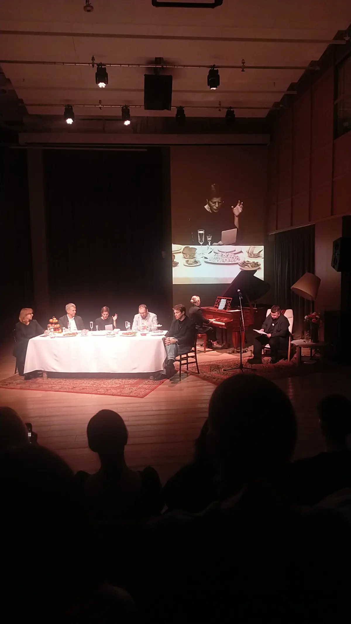 730 дней длится подготовка в Школе Павленко хирургов онкологов. Лучшие молодые хирурги подают заявки на вступление и 2 года не просто учатся, а практикуют за столом | Сетка — социальная сеть от hh.ru