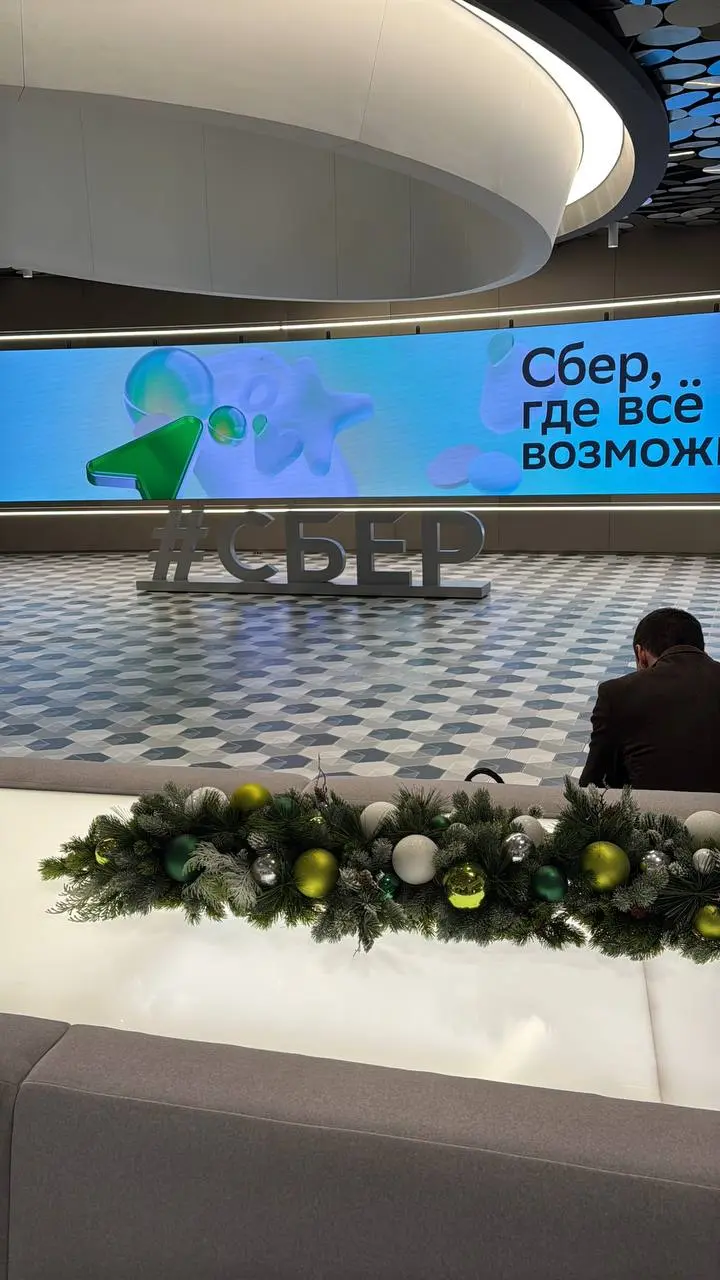 Почему ИИ в 2025 — это не хайп, а must-have для выживания
Иногда моя жизнь в ИИ выглядит так быстро, что я сама не успеваю это транслировать.
В понедельник была на встрече в Яндексе | Сетка — социальная сеть от hh.ru