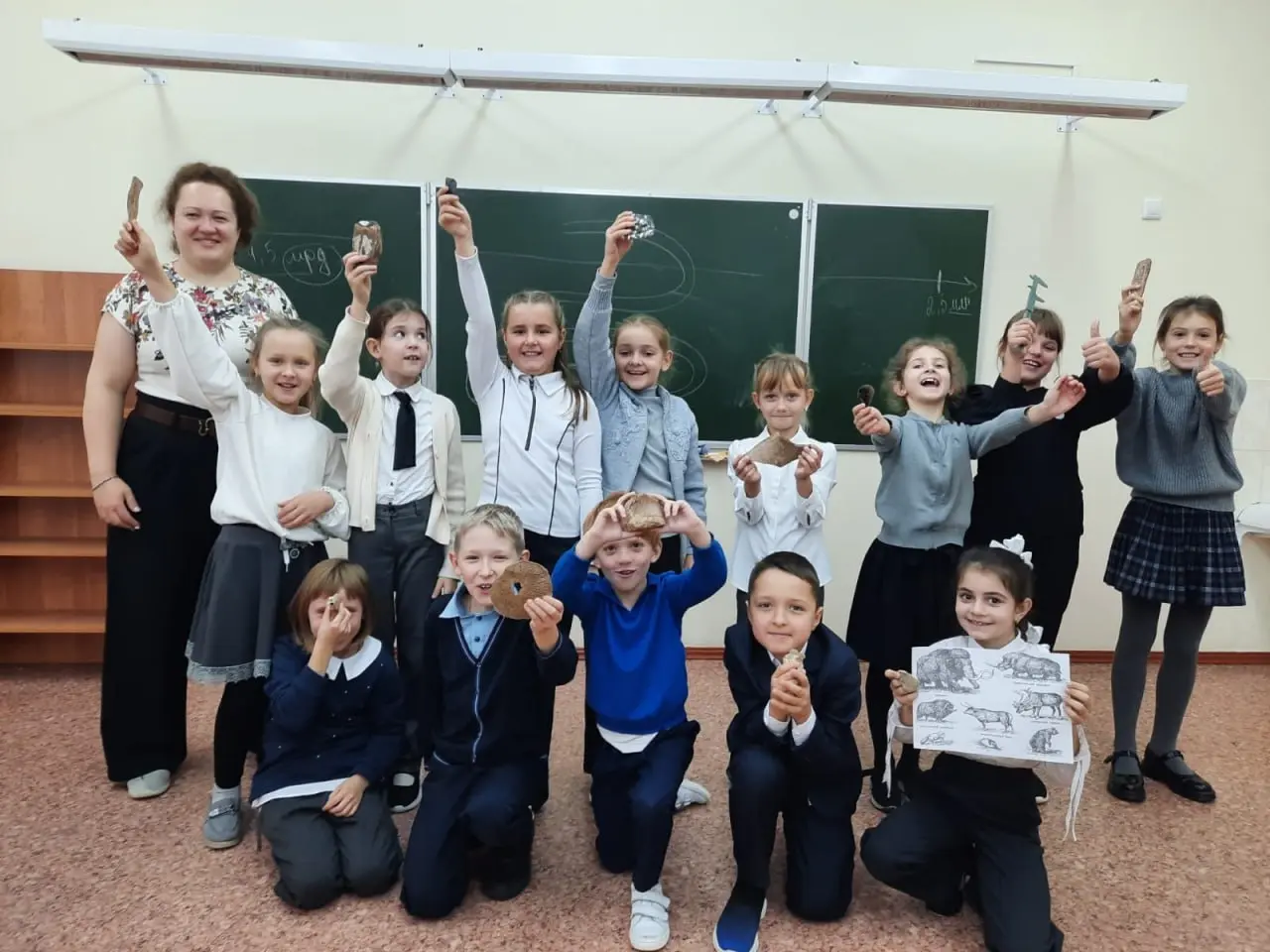 Познавательные уроки в "началке".
Наша Ольга Константиновна провела урок знакомства с археологией во вторых классах Сещинской школы | Сетка — социальная сеть от hh.ru