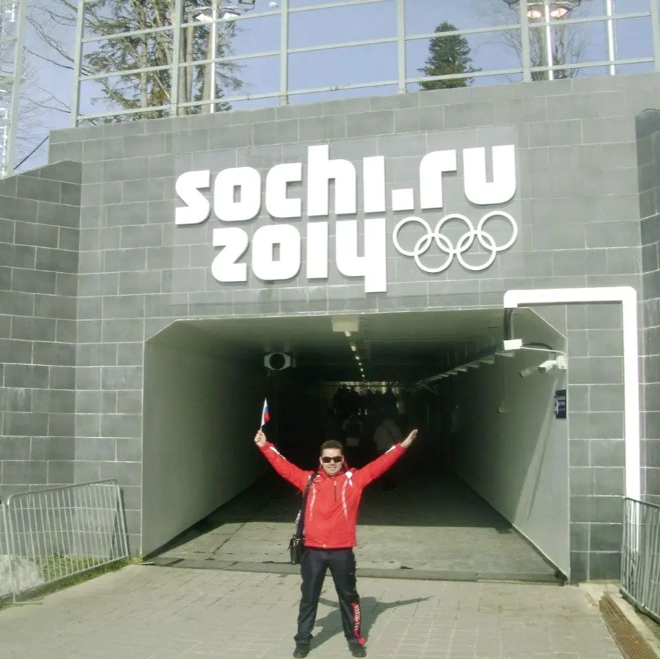 Как я поехал на Олимпиаду — и вернулся другим человеком 🏅
Когда Россия выиграла право провести Олимпиаду в Сочи, у меня не было сомнений: я туда поеду | Сетка — социальная сеть от hh.ru