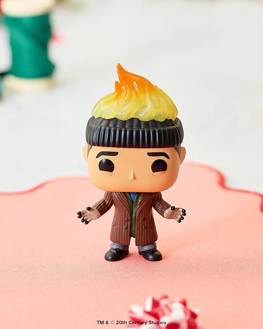Оу, Funko Pop дропнул игрушки по Один дома. Есть Гарри с горящей шапкой, Марвин весь в пуху после проделок Кевина и сам Кевин с камерой.
Плюс праздничный вайб 🍓 | Сетка — социальная сеть от hh.ru