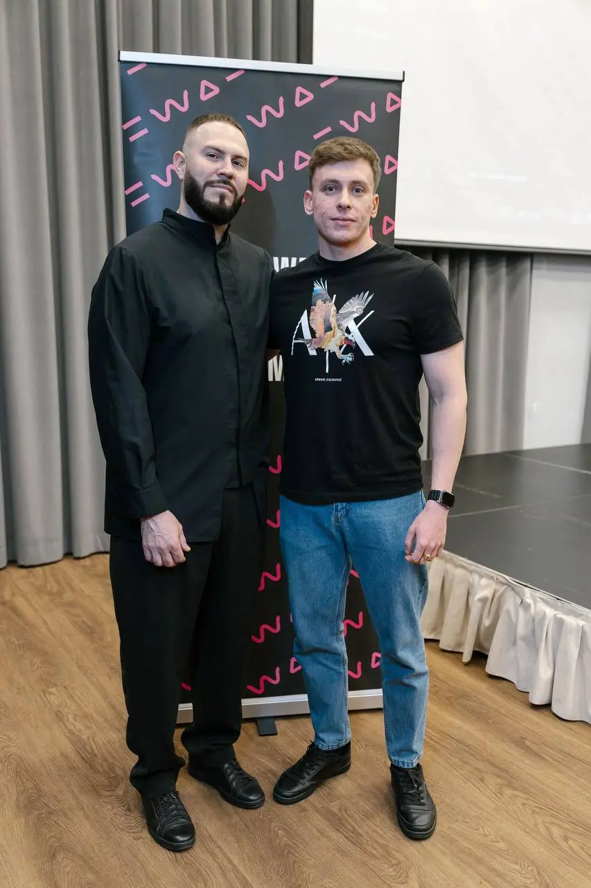 Рвать шаблоны и выходить за рамки Новокузнецк умеет профессионально😎
EWA PRODUCT TOUR в этом городе выдался мощным! Крутая динамика, крутые люди — всё сложилось идеально | Сетка — социальная сеть от hh.ru
