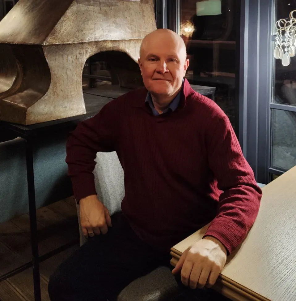 Почему люди предают  
Вы когда-нибудь чувствовали, что жизнь будто специально ставит вас в ситуации, где вас предают, обманывают, ранят?  
Помню, как одна клиентка, пришедшая ко мне с финансовым кризи... | Сетка — социальная сеть от hh.ru