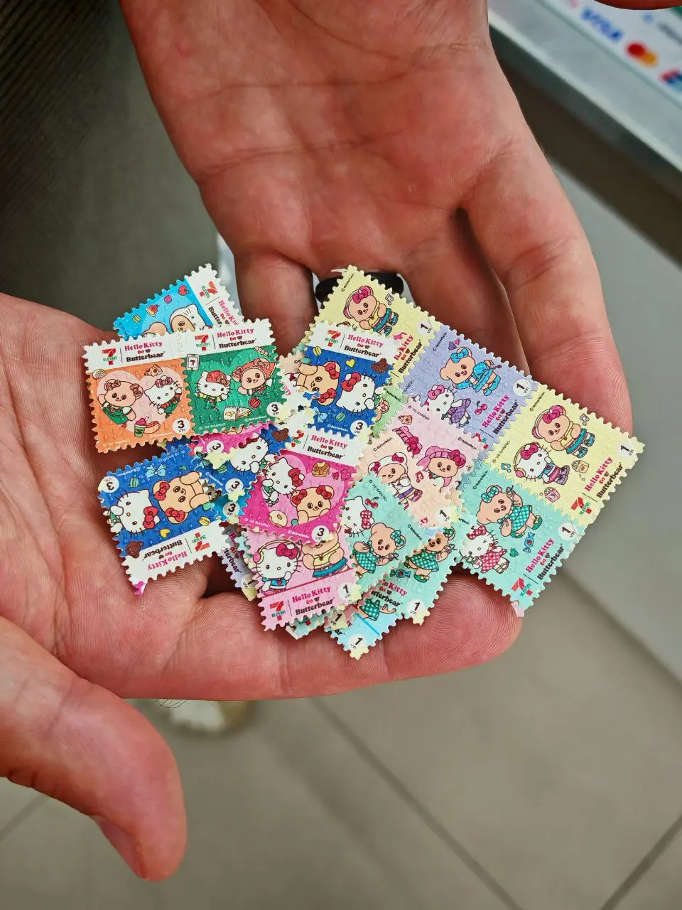 «Buy by Hello Kitty» или тайский ответ «Вкусно — и точка»
7-Eleven в Тае — это отдельная религия.
Культовые магазины у дома, куда заходят все: и местные, и туристы | Сетка — социальная сеть от hh.ru