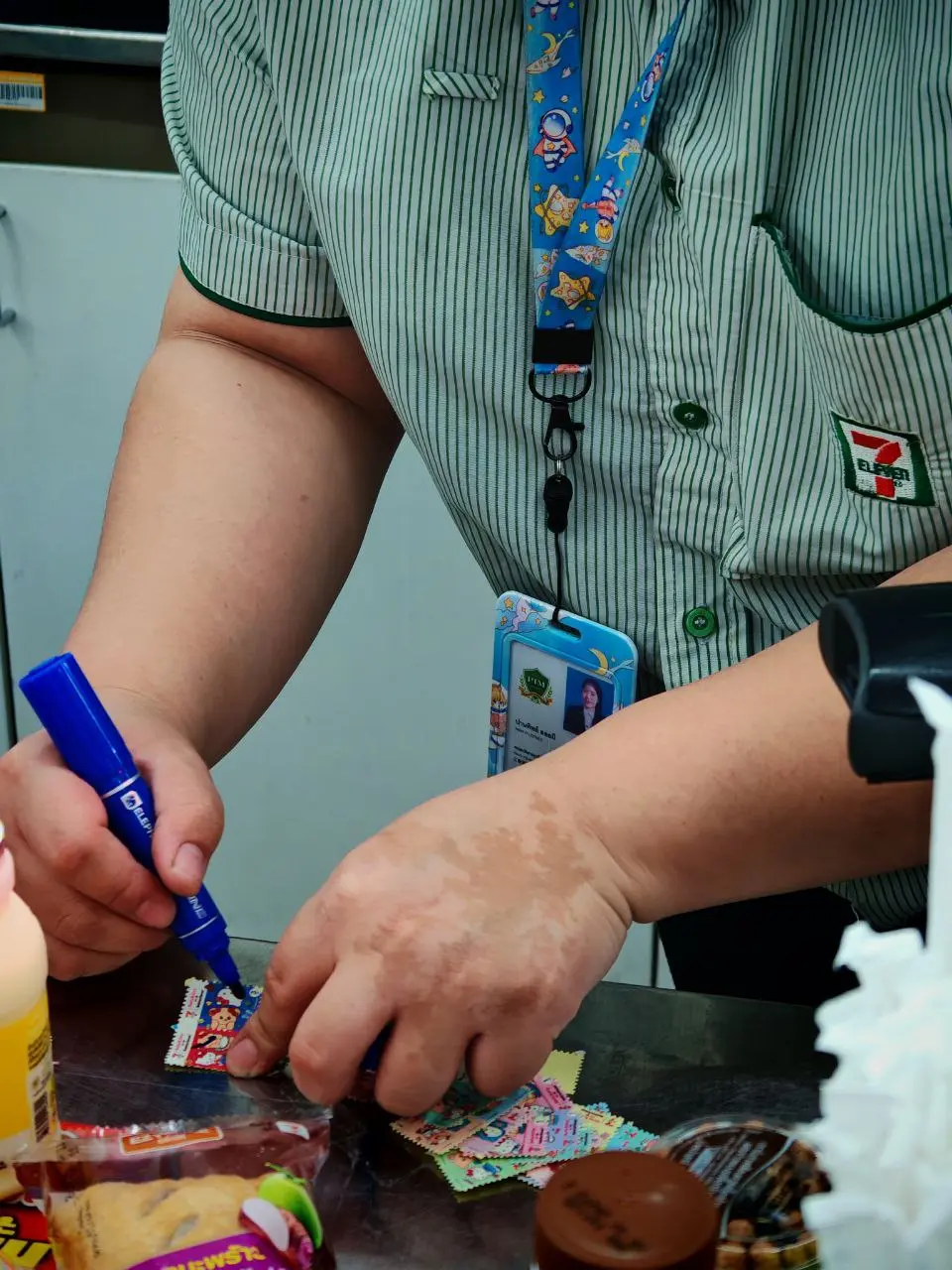 «Buy by Hello Kitty» или тайский ответ «Вкусно — и точка»
7-Eleven в Тае — это отдельная религия.
Культовые магазины у дома, куда заходят все: и местные, и туристы | Сетка — социальная сеть от hh.ru