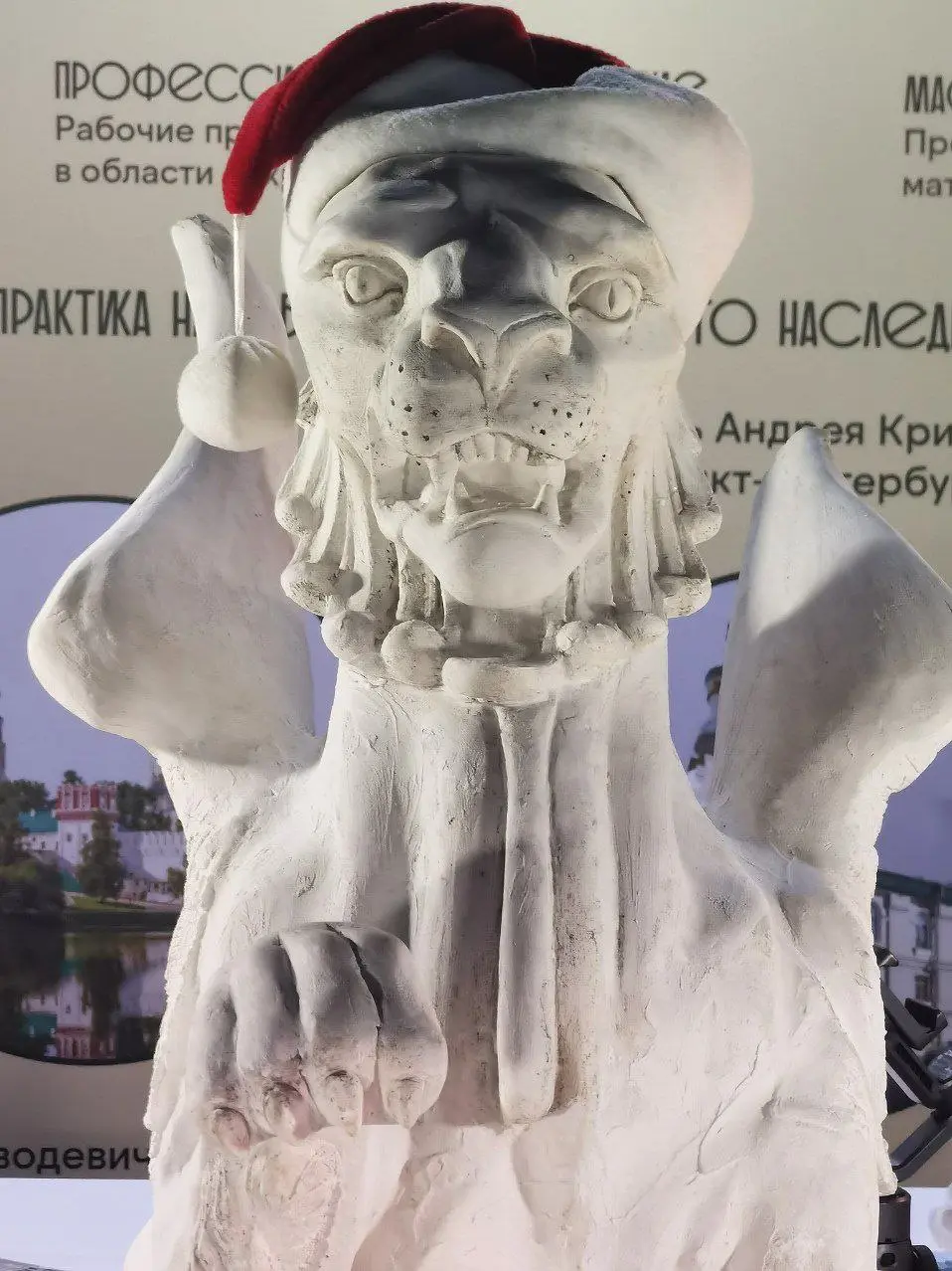 Тут в Типографии Сытина просто потрясающе плохая связь.
Вот пока вам новогодний зверь, а я выступлю и все покажу. | Сетка — социальная сеть от hh.ru