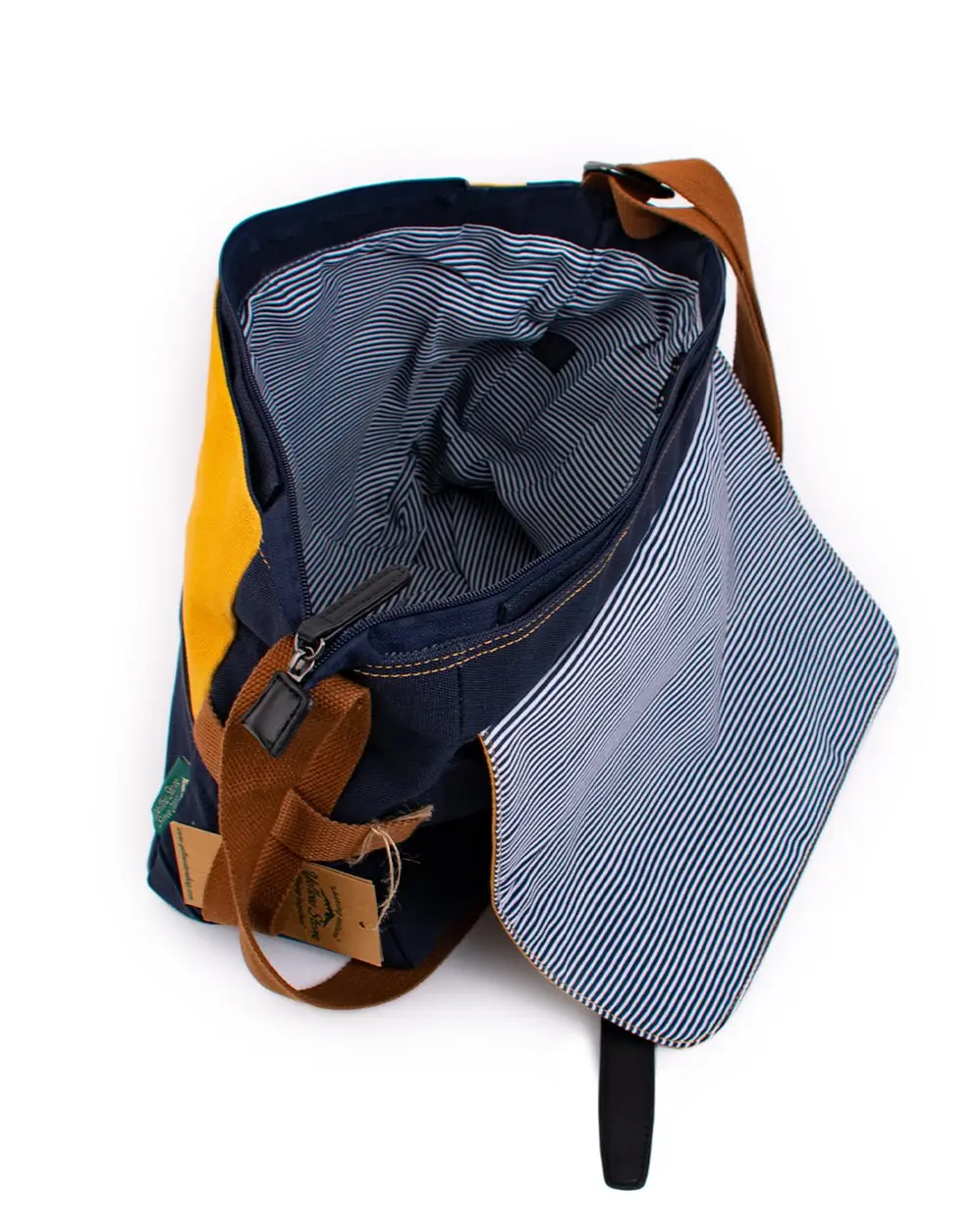 #ai #дизайн #моиработы #фотография #yellowstone
Продолжаю фоткать предметку😈
Сумка YellowStone Luxe для Blacksides.ru | Сетка — социальная сеть от hh.ru