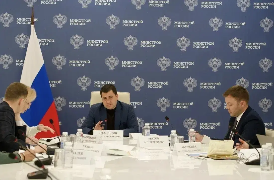 В Минстрое России обсудили жилищное строительство в субъектах РФ
Под председательством замминистра Никиты Стасишина состоялось совещание с представителями субъектов | Сетка — социальная сеть от hh.ru