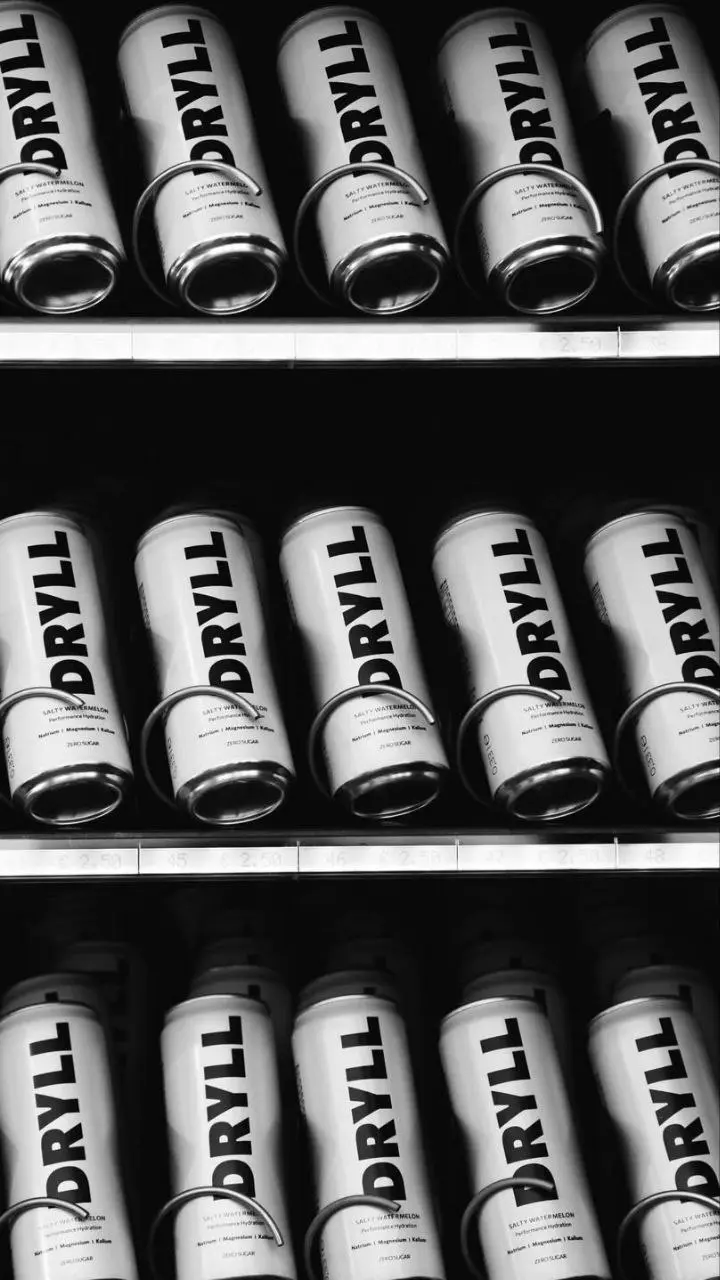 Такой простой и такой стильный дизайн баночек напитков DRYLL с электролитами для поддержания водного баланса | Сетка — социальная сеть от hh.ru