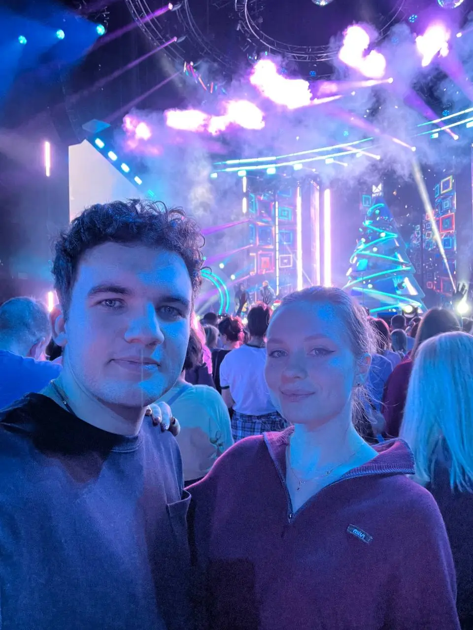 Вчера были на 6-ти часовом концерте 🕺
Попали на съемку Новогоднего концерта МУЗ ТВ | Сетка — социальная сеть от hh.ru