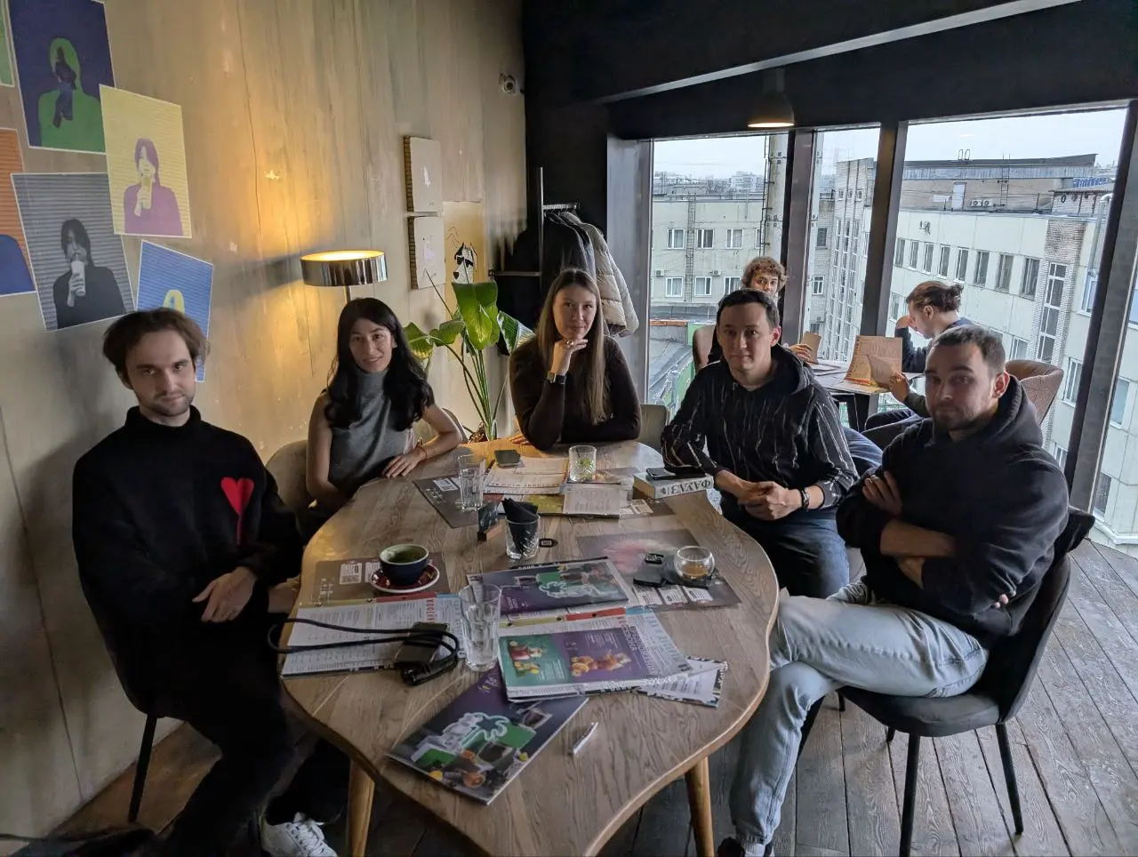 Встреча 06/12  
Обсудили:
— зимовка в другой стране
— комьюнити в Португалии
— прохождение собеседования
— серость Питера
— крипто-боты
— сведение звуков для фильма
— обучение в КИТ на звукорежиссера
... | Сетка — социальная сеть от hh.ru