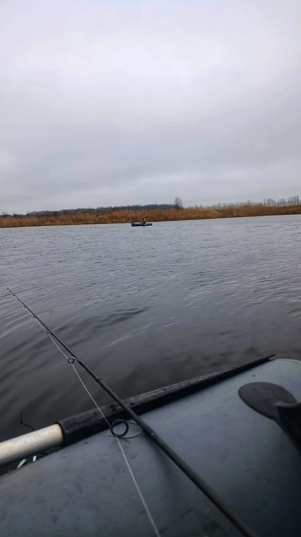 Вот и наступил декабрь месяц, а у нас по-прежнему открытая вода. Надеюсь, хоть к НГ лёд встанет.
А пока довольствуемся тем, что есть. Продолжаю рыбалки с лодки по открытой воде | Сетка — социальная сеть от hh.ru
